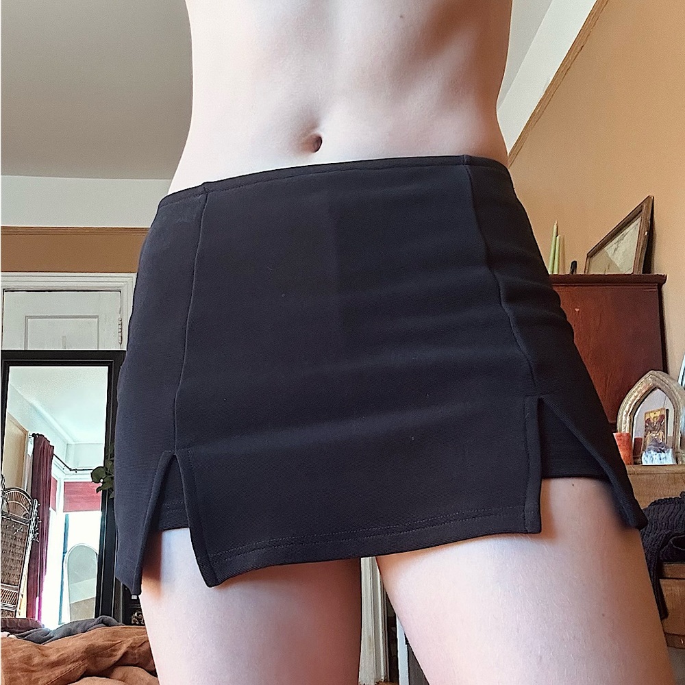 super cute skort w two slits